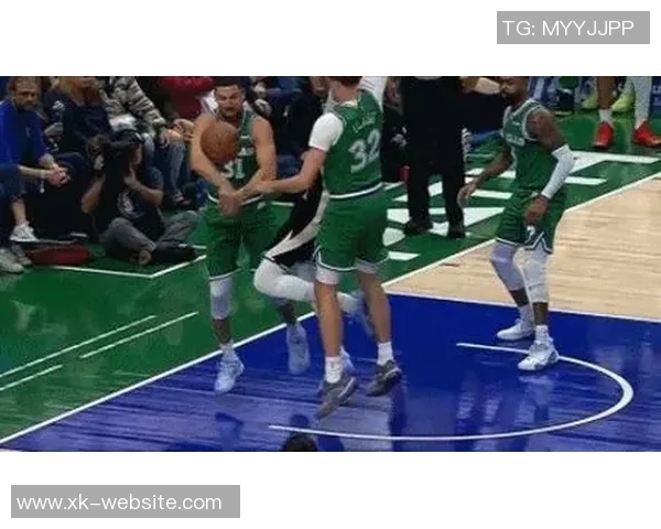 克莱重现巅峰状态成功防守字母哥展现强大实力