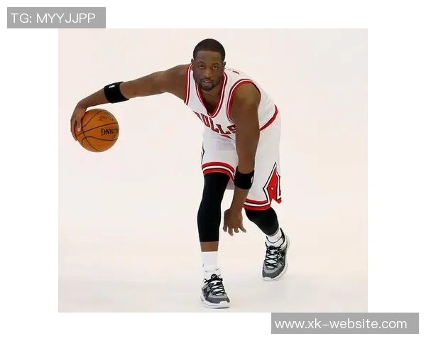 韦德谈新赛季媒体日：球员们穿新衣拍照交流感受乐趣